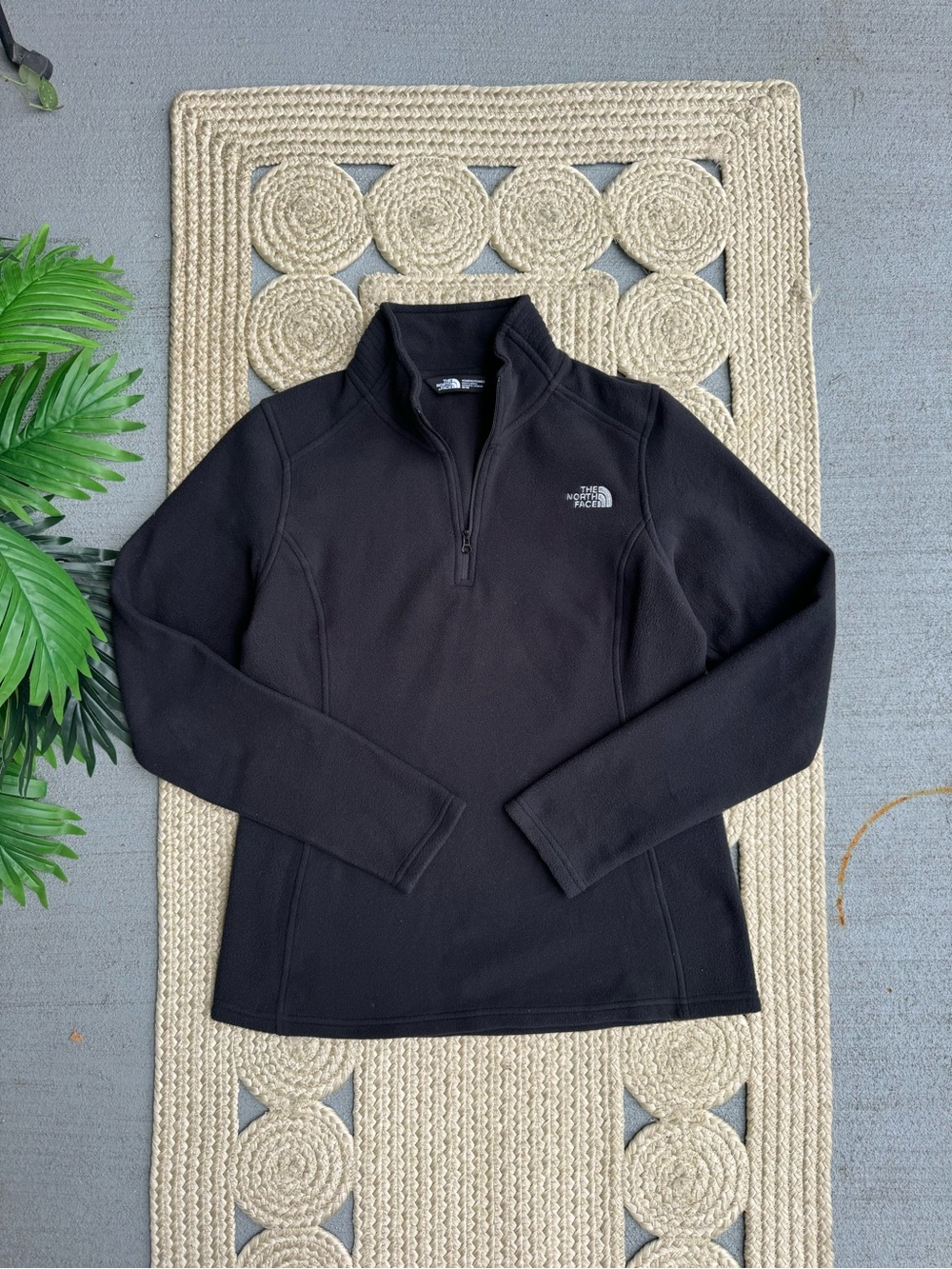 The North Face Classic Black 1/4 Zip Micro Fleece Pullover M